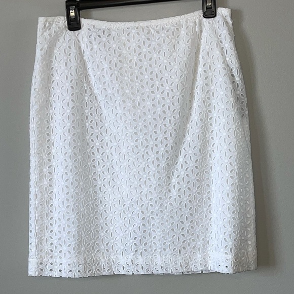 Tahari by Arthur s Levine new with tag white daisy skirt in a size 8 petite work - Picture 1 of 12